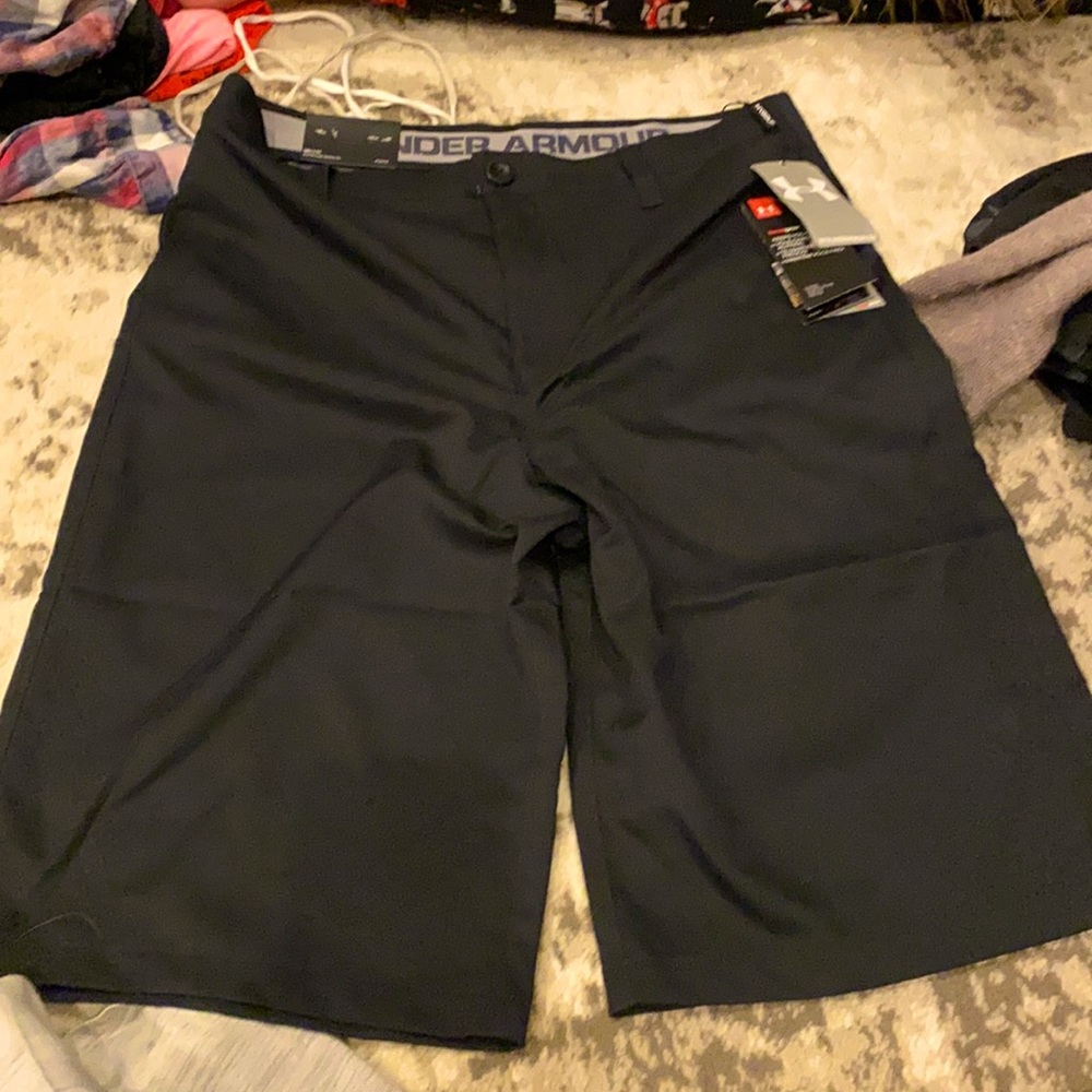 Boys black Under Armour Golf Shorts (Size 20)